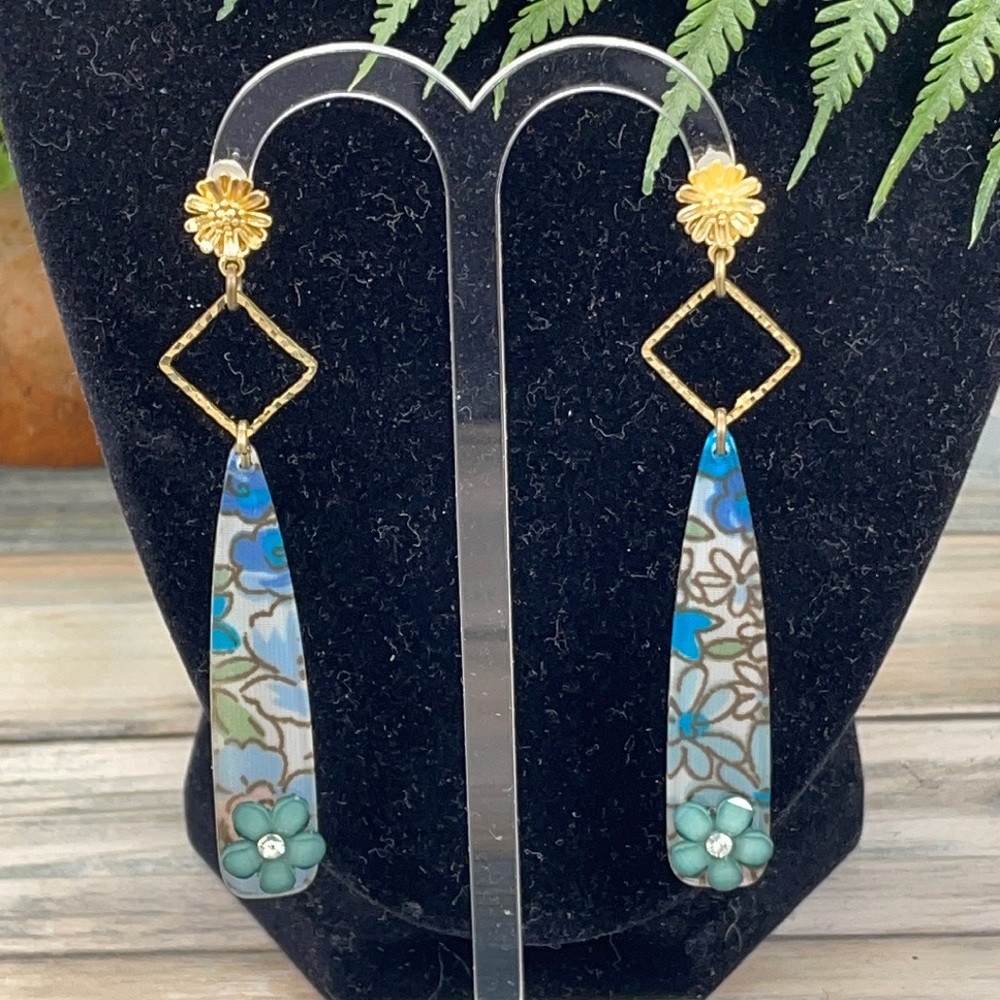 🌟Adorned Crown artisan assemblage blue acrylic flower spike earrings